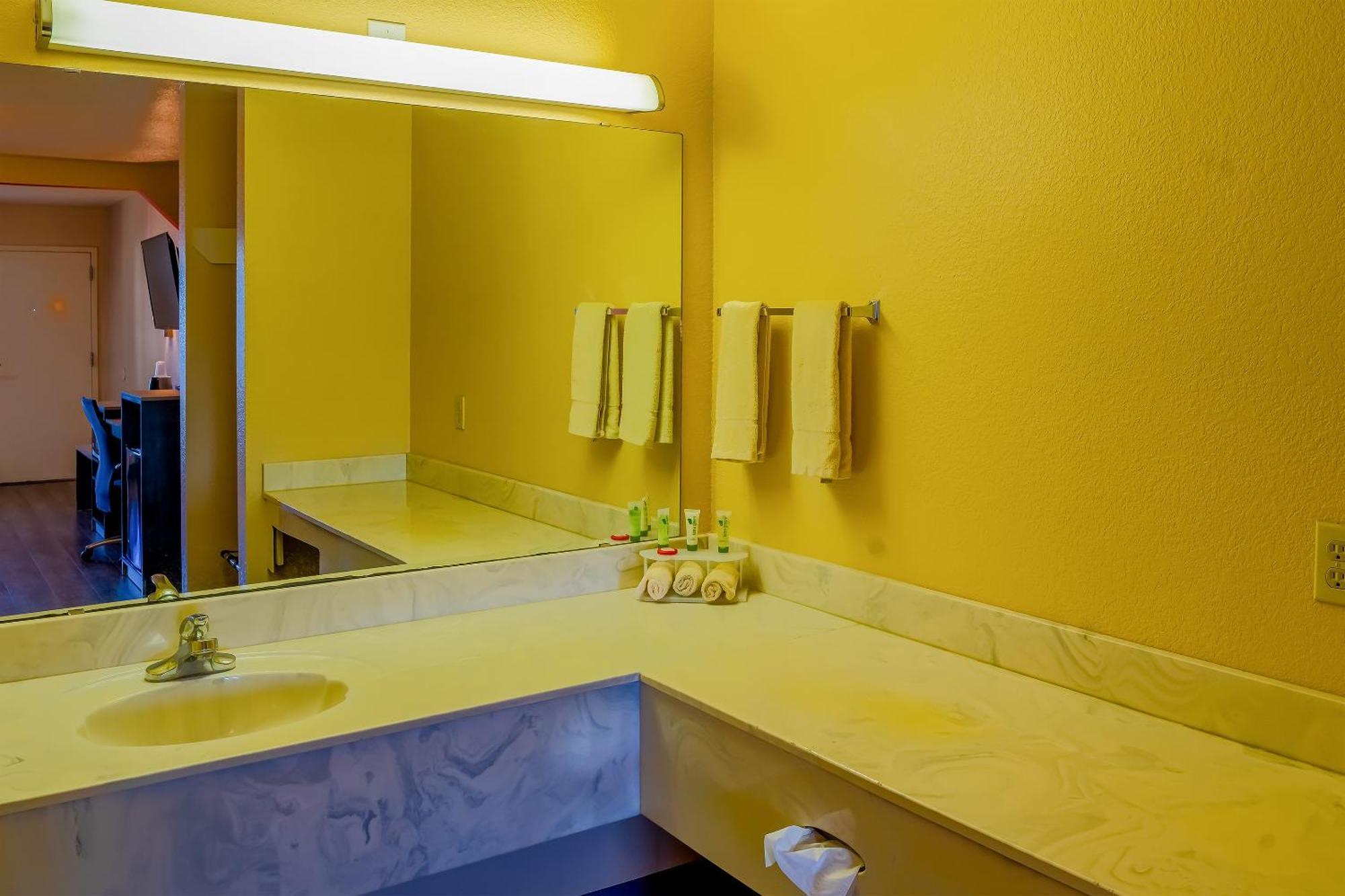 Oyo Hotel Yoakum West ภายนอก รูปภาพ