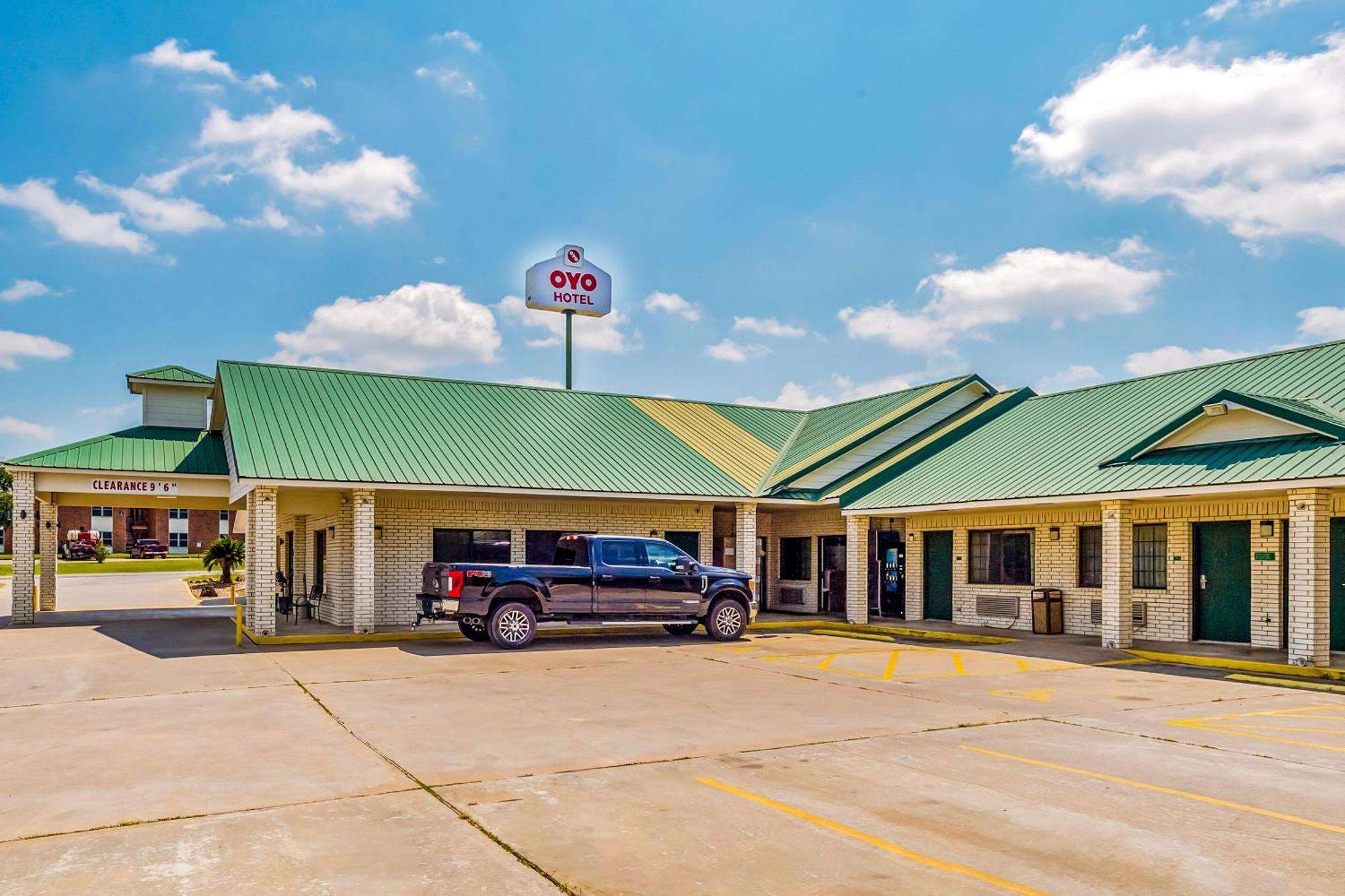 Oyo Hotel Yoakum West ภายนอก รูปภาพ
